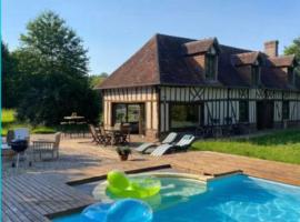 Longère normande avec piscine et jardin，位于Landepéreuse的酒店