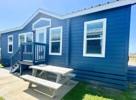 Mins to Beach 2 Bdrm Sleeps up to 6 - New Listing!