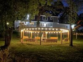 EnglishPrairieBnB - 8 Bedrooms - 4 Bathrooms