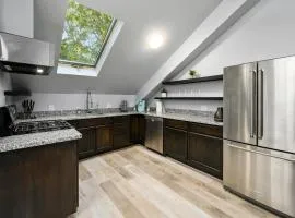 Montrose 3BR Retreat Near Downtown & Med Center