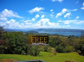 VILLA SIMONE ARENAL French Ecolodge，位于Tilarán的酒店