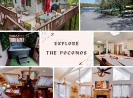 Poconos Getaway with Hot Tub-Close to Attractions, Perfect for Family &Friends!，位于Blakeslee的乡村别墅