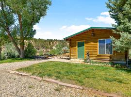 The Park Cabin at Mount Carmel Motel and RV Park，位于芒特卡梅尔的汽车旅馆