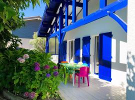 Grande maison à Capbreton avec véranda et jardin pour 10 personnes - FR-1-239-1102，位于卡布勒通的酒店