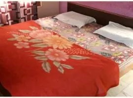 HARIDWAR BUDGET HOTEL - G-A-Y-A-T-R-I Near temple - Hygiene & Spacious Room - BEST GUEST HOUSE IN HARIDWAR