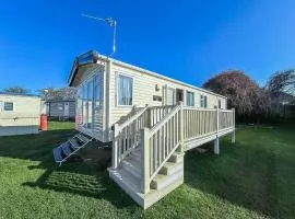Wonderful 6 Berth Caravan For Hire At Manor Park, Hunstanton, Norfolk Ref 23028S