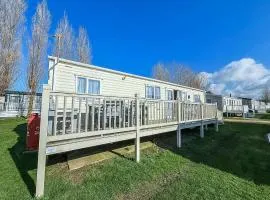 Lovely Caravan With Decking At Manor Park In Hunstanton Ref 23091T