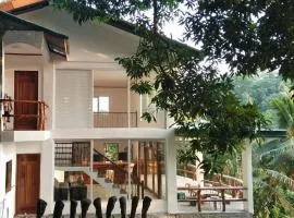 Puerto Galera hilltop Guesthouse -tropic retreat