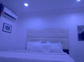 D3 Lodge & club，位于Festac Town的酒店