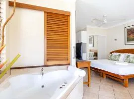 Honeymoon Spa Suite 53