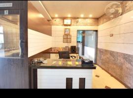 Hotel ak and Resturant，位于Morbi的酒店