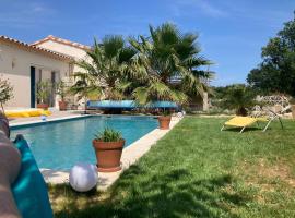 La maison aux palmiers，位于Arpaillargues-et-Aureillac的酒店