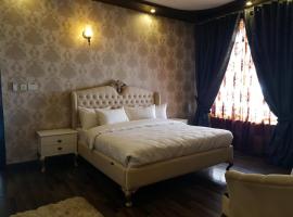 PEARL LODGE's DHA NEAR AIRPORT，位于拉合尔的酒店