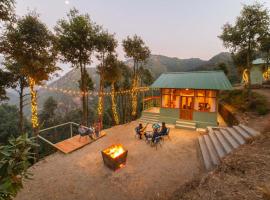 Zostel Plus Nainital (Naina Range)，位于奈尼塔尔的酒店