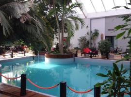 Tropical Hotel，位于杜柏的酒店