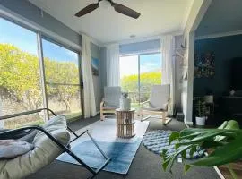 Stylish Small Ocean Homestay Near Deer Park Train Station