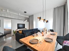 Yello Homes - Luxus Loft für bis zu 7 Personen nähe Airport & Messe, Tischfußball & Whirlpool，位于纽伦堡的酒店