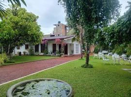 Velapura River Garden，位于卡卢特勒的酒店