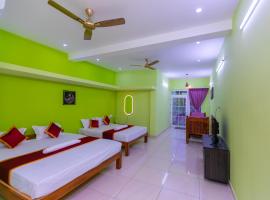 Suite Room-Varadha Residency，位于Kālapettai的酒店