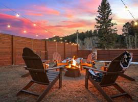 Fireside Grove- Downtown Stay with Hot Tub，位于卡斯特的酒店
