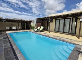 Frangipani villa，位于格兰贝伊的酒店