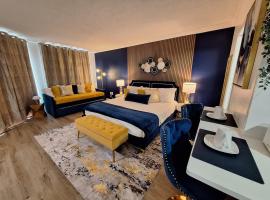 Luxury Lakeview Getaway 1 mile Universal Studios，位于奥兰多的公寓
