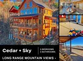NEW Luxury Cabin with Breathtaking Views, Pool Access, Game Room