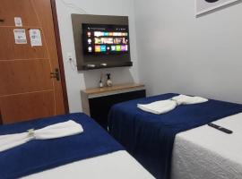 Quarto 4 econômico duplo próximo do aeroporto com ar condicionado e wifi grátis，位于马拉巴的酒店