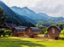 4 Elements Glamping & Apartments，位于布莱德的酒店
