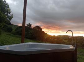 Vintage Caravan Retreat Outdoor bath Ruapehu Unique Stays，位于陶马鲁努伊的酒店