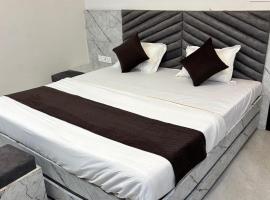 HOTEl SHREE ASHTVINAYAK GRAND，位于Mandlā的酒店