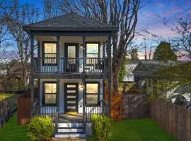 Luxe Family Oasis 7 beds 2 and a half Spa like Baths Sleeps 14