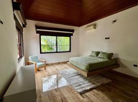 Private Room, 10 Min from Airport