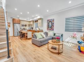 Luxe Townhome Newly-Built，位于Sherman Oaks Community Hospital Heliport的酒店