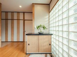 ZEN Kokufudai, 30 minutes to Disneyland , 4-minute walk from the nearest station ,Entire building!5 bedrooms, maximum 10 guests，位于市川市的酒店