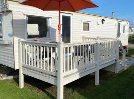 6 Berth Caravan - Heacham Holiday Park，位于赫彻姆的度假园