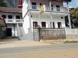 KHOUNVILAI Guesthouse，位于Nongkhiaw的带停车场的酒店