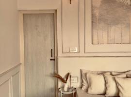 Nazaara -THHPSOCIETY - Mukteshwar - Witness the view from your bed，位于穆克缇斯瓦的酒店
