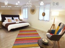 LA MARINA-Center-Parking-StationtoParis，位于莱米罗的酒店
