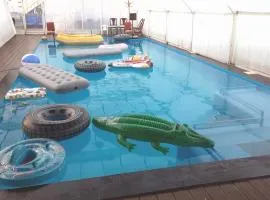 Villa Les Martinets-Chambres Climatisées-Parking Privé-Piscine-Jacuzzi-Brise Fraîche de la Montagne