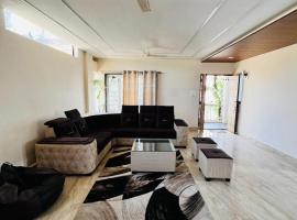 CozyNest Retreat，位于贝尔高姆的酒店