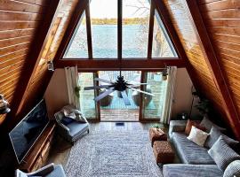 Lakefront, Water toys, Hot Tub, Swim and Boat Dock