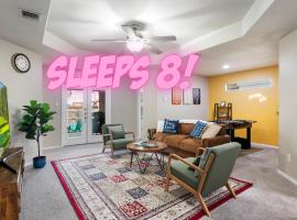 Perfect SA Getaway! Near Lackland Sea World Alamo Riverwalk，位于圣安东尼奥的酒店