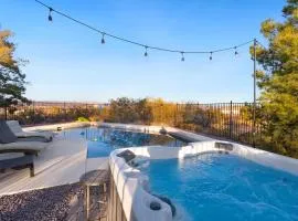 Heated Pool and Jacuzzi, Scenic Mountain View, Lux and Cozy,