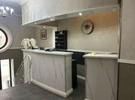 Carnival City Hotel Oradea，位于奥拉迪亚的酒店