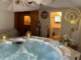 Gîte 2 à 5 personnes, spa, sauna, piscine chauffée, parking gratuit
