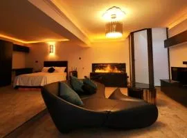 OLGA Luxury Suite I 5 min from airport I central location I traditional village