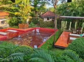 Red Moon Hideaway