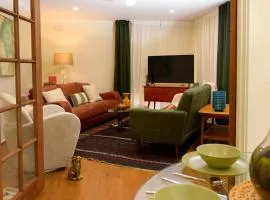 Beautiful lakeside unit in Ringwood East
