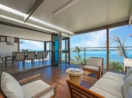 Spacious 4BR Riverfront Getaway in Taren Point